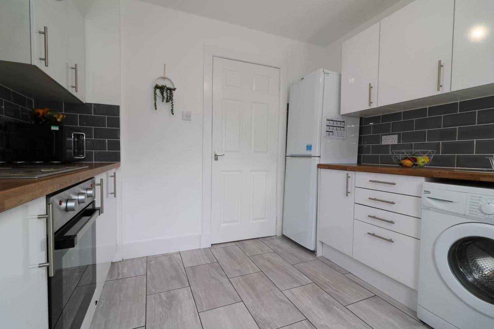 Appartamento Signature - Gartlea House Airdrie Esterno foto