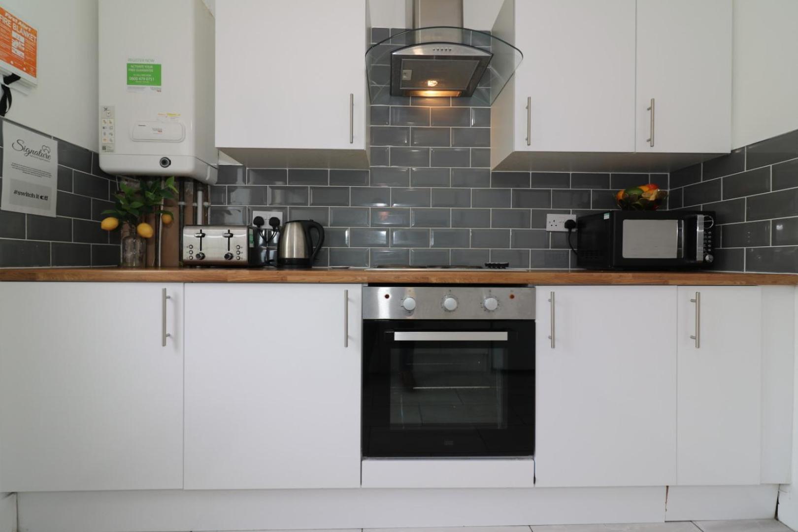 Appartamento Signature - Gartlea House Airdrie Esterno foto