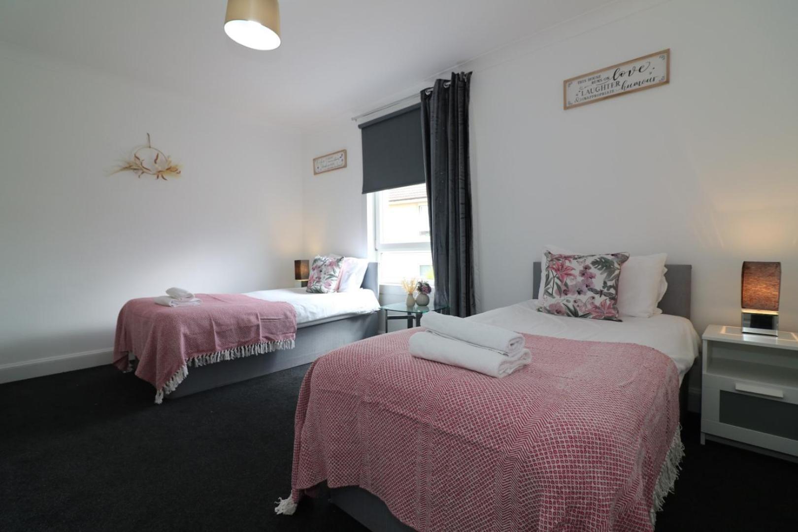 Appartamento Signature - Gartlea House Airdrie Esterno foto